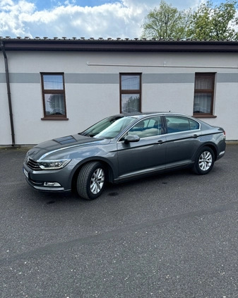 Volkswagen Passat cena 62000 przebieg: 190000, rok produkcji 2015 z Drobin małe 172